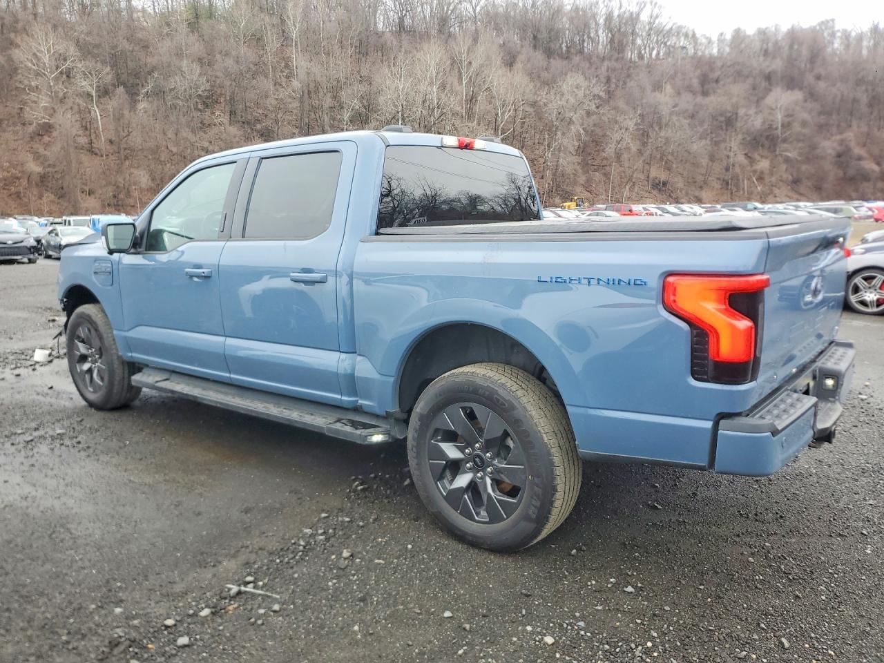 2023 Ford F150 Lightning Pro - Фото 2