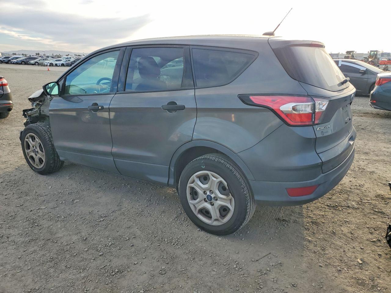 2017 Ford Escape S - Фото 2