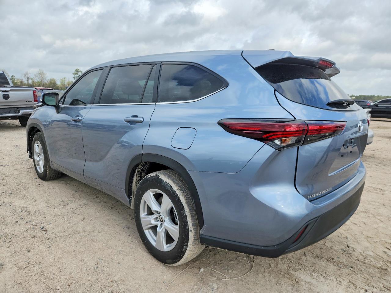 2024 Toyota Highlander Le - Image 2