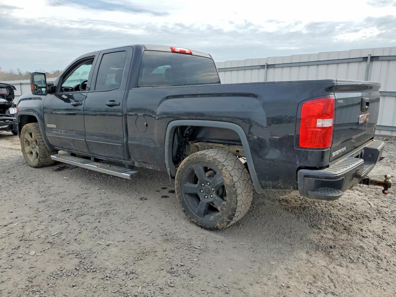 2017 GMC Sierra K1500 - Image 2