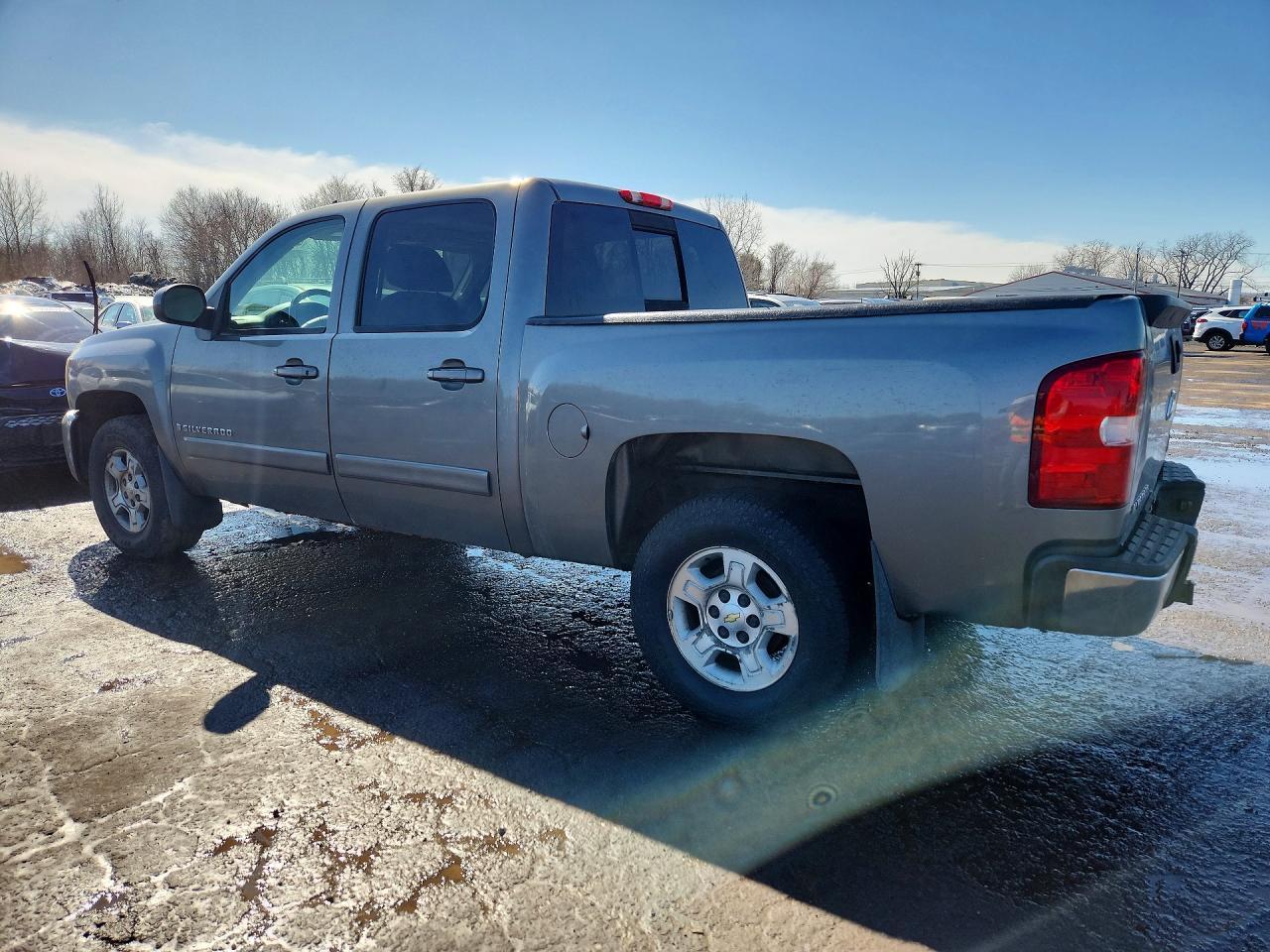 2007 Chevrolet Silverado K1500 Crew Cab - Image 2