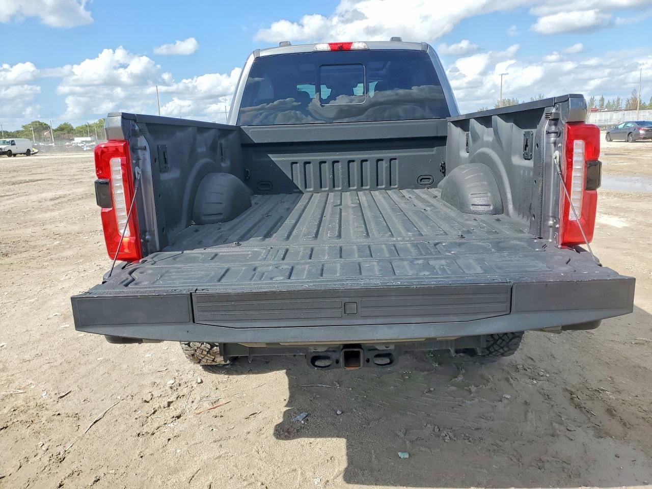 2023 Ford F250 Super Duty - Image 6