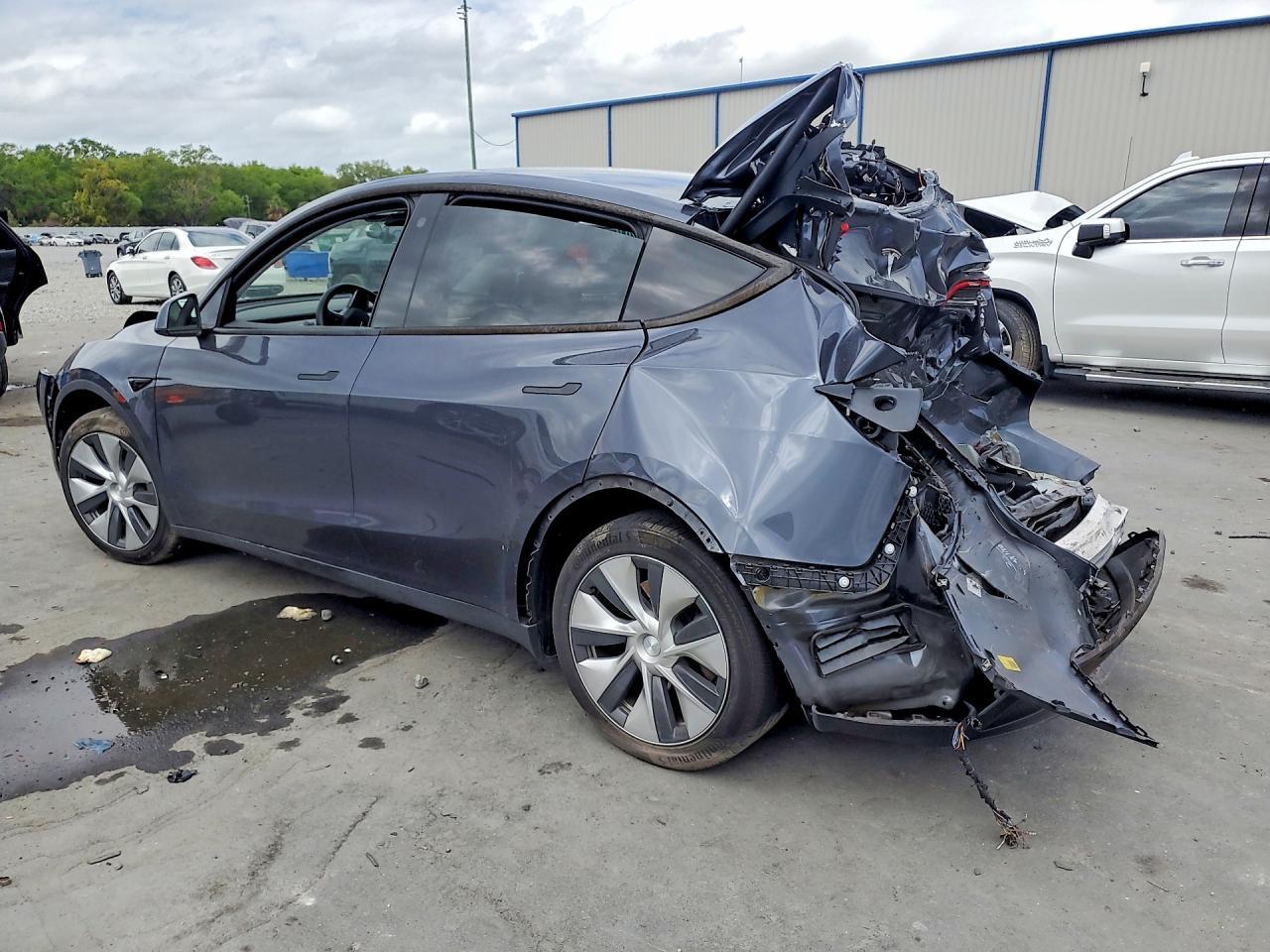 2023 Tesla Model Y - Фото 2