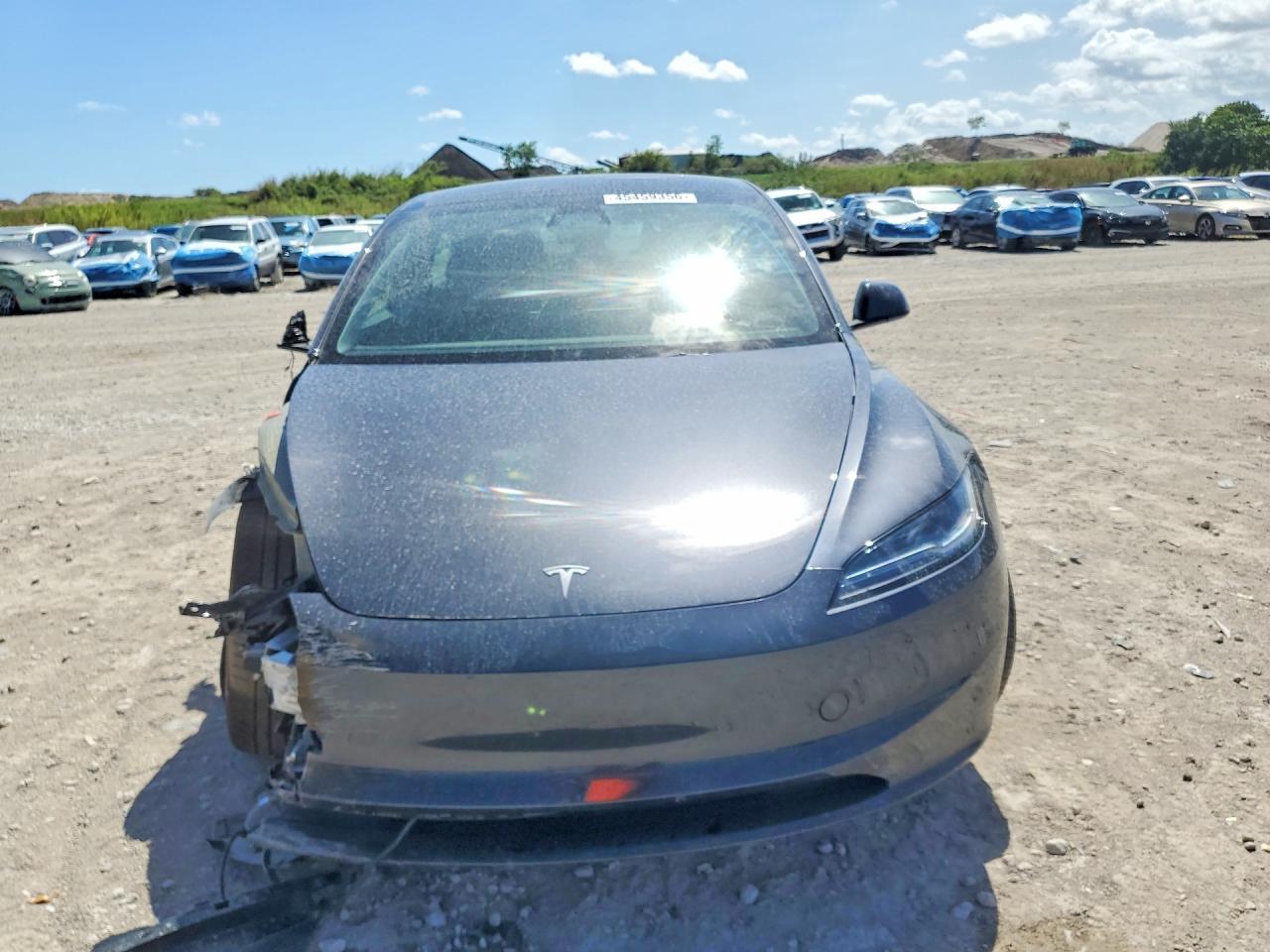 2025 Tesla Model 3 - Фото 5