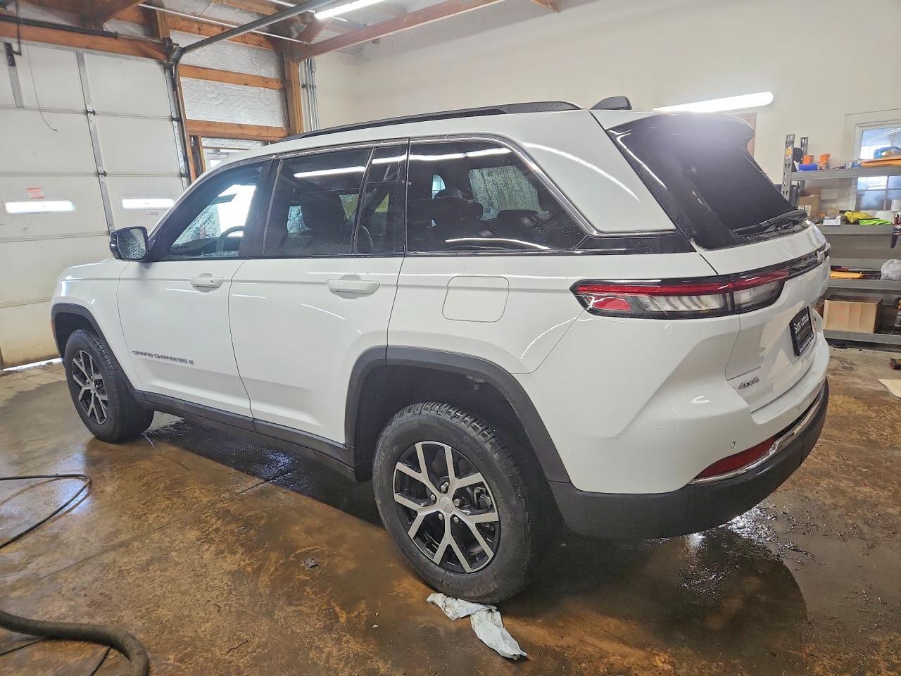 2025 Jeep Grand Cherokee Limited - Image 2