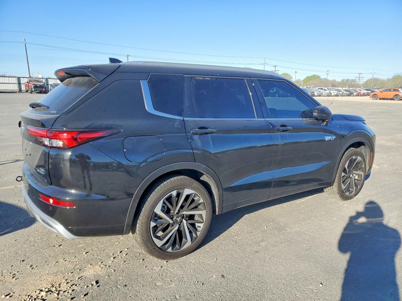 2025 Mitsubishi Outlander Sel - Image 3