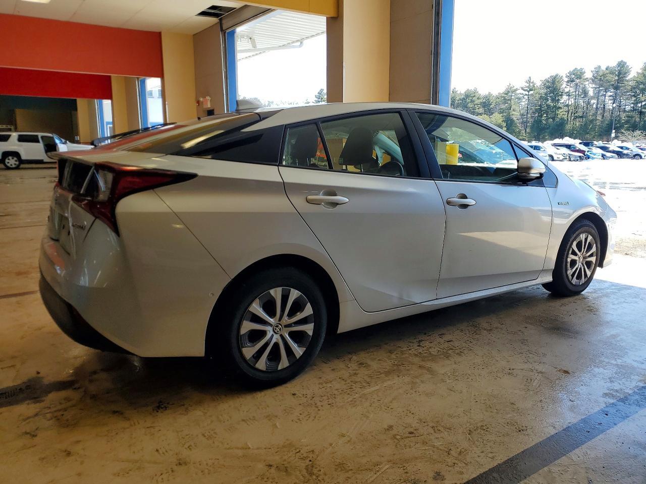 2022 Toyota Prius Le Awd-E - Фото 3
