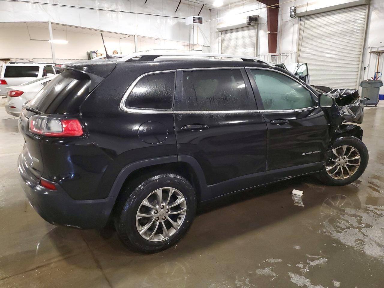 2019 Jeep Cherokee Latitude Plus - Image 3