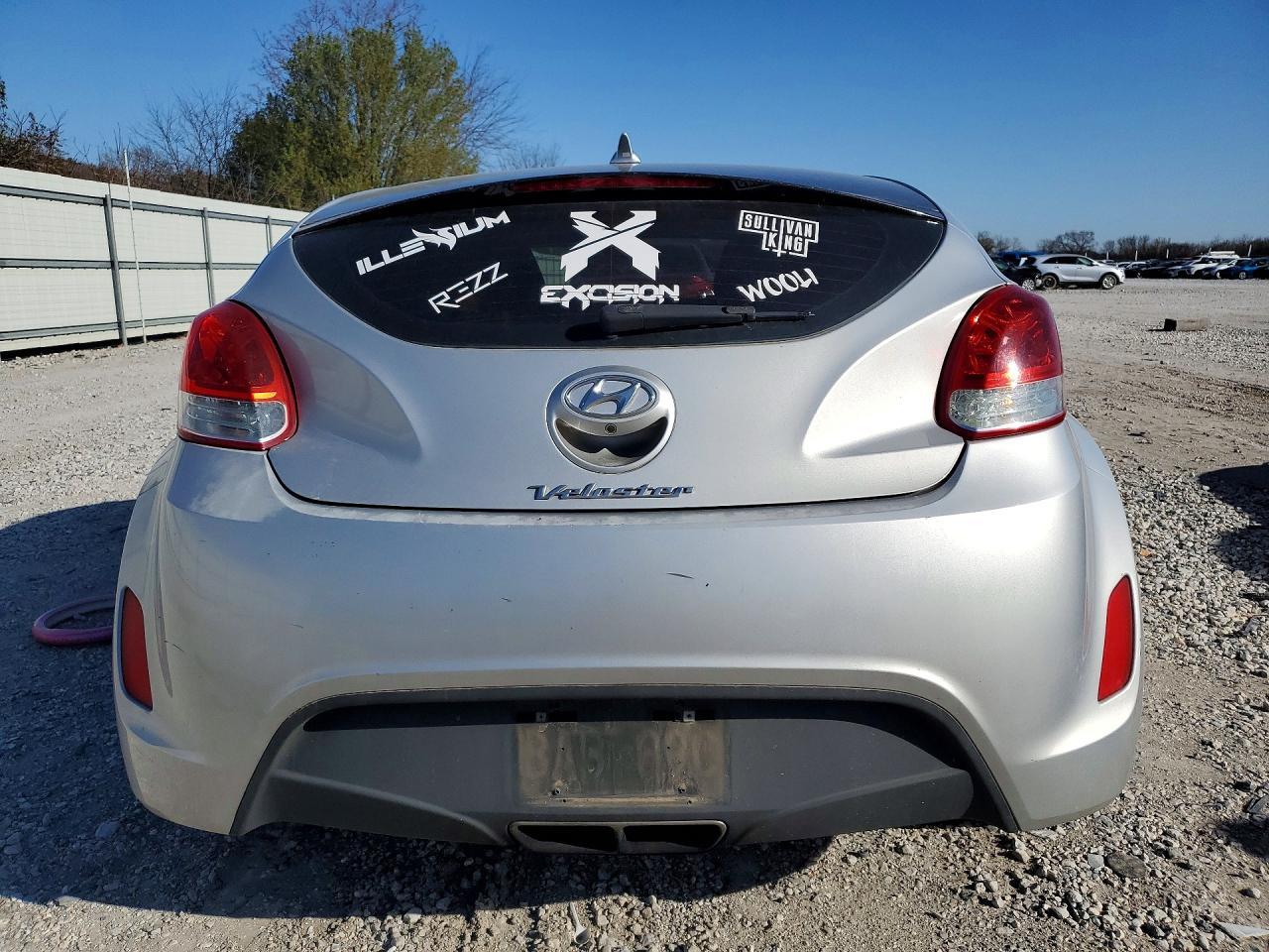 2015 Hyundai Veloster Base - Фото 6