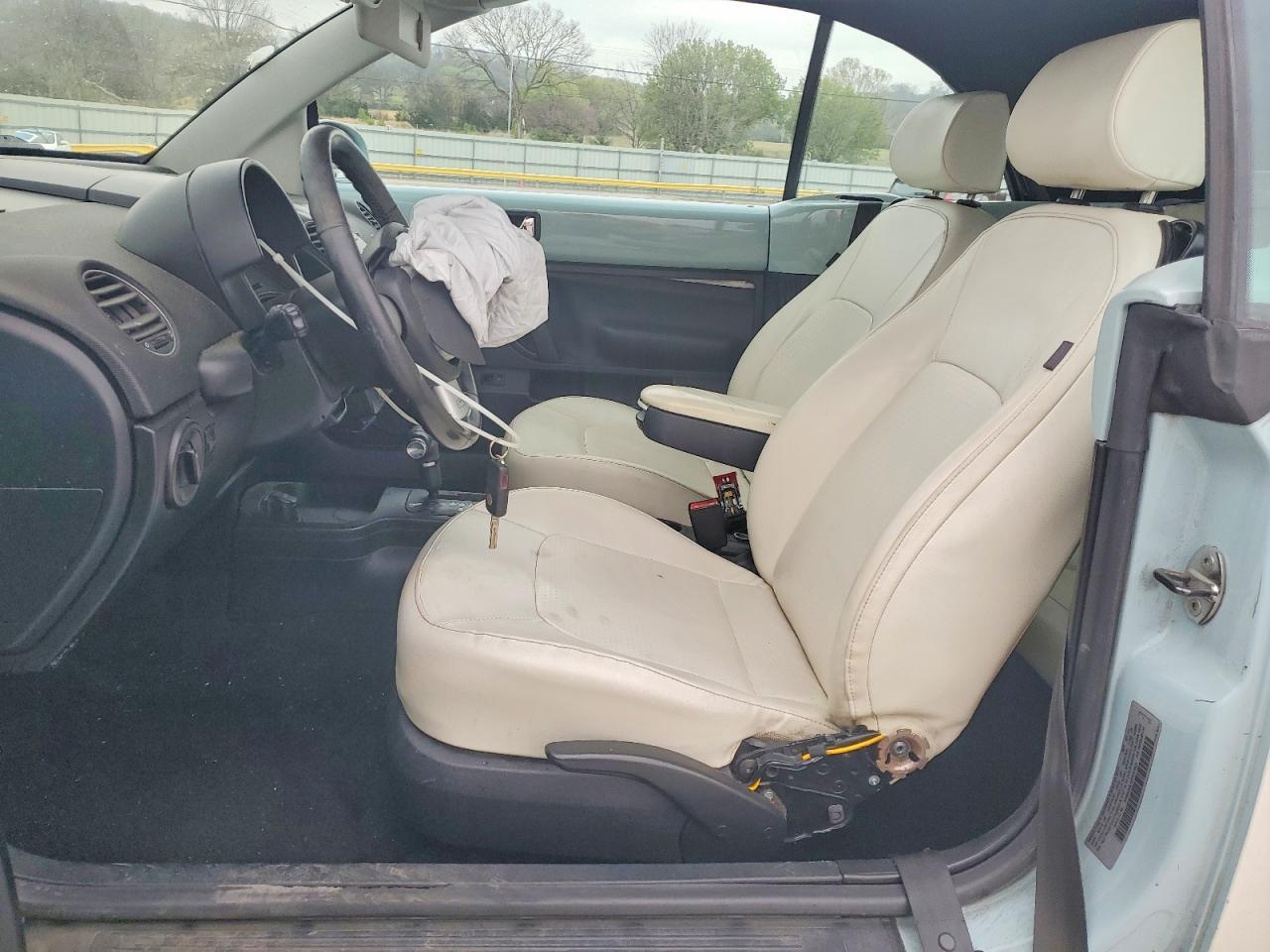2010 Volkswagen New Beetle - Фото 7