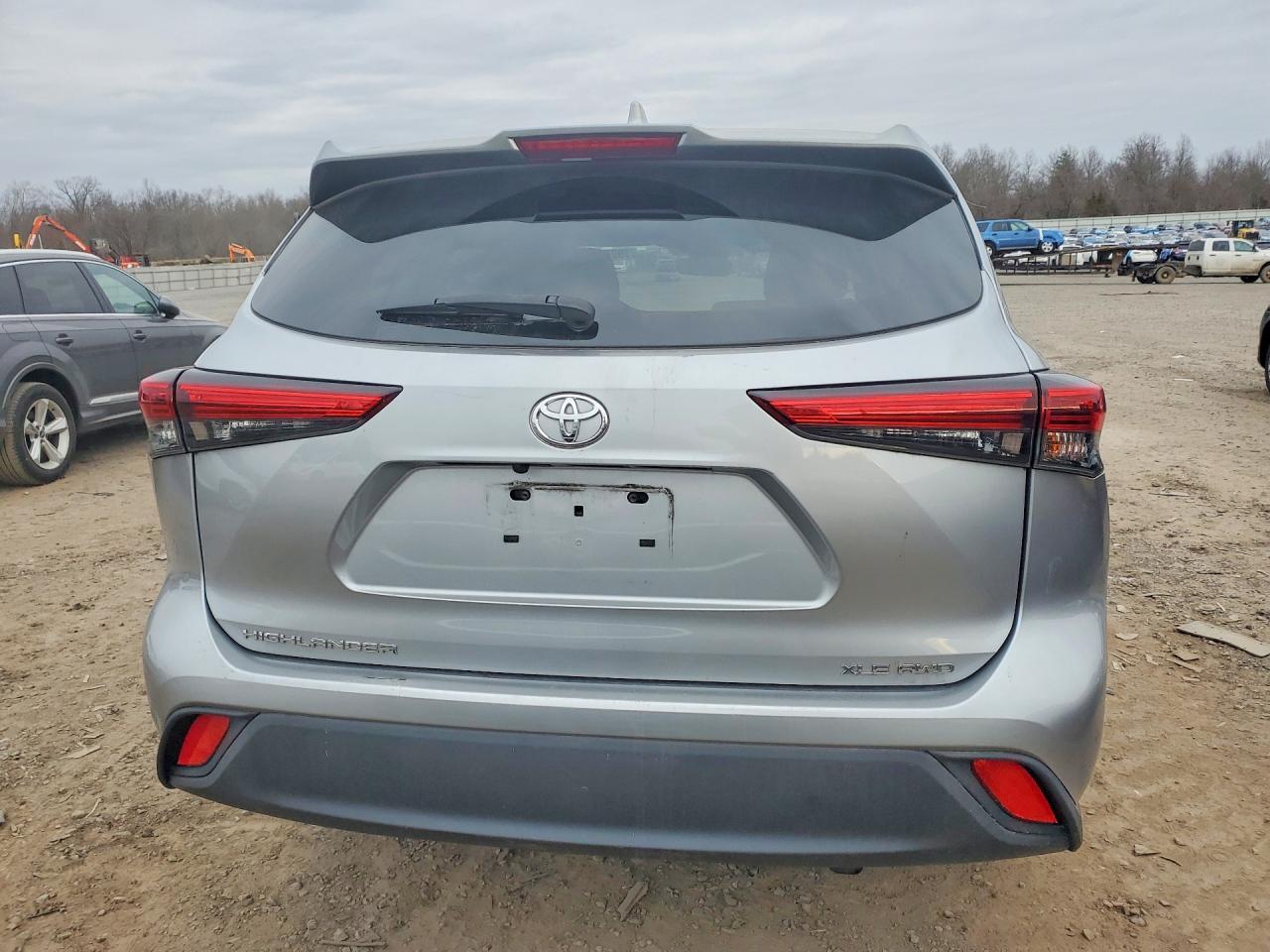2021 Toyota Highlander Xle - Image 6