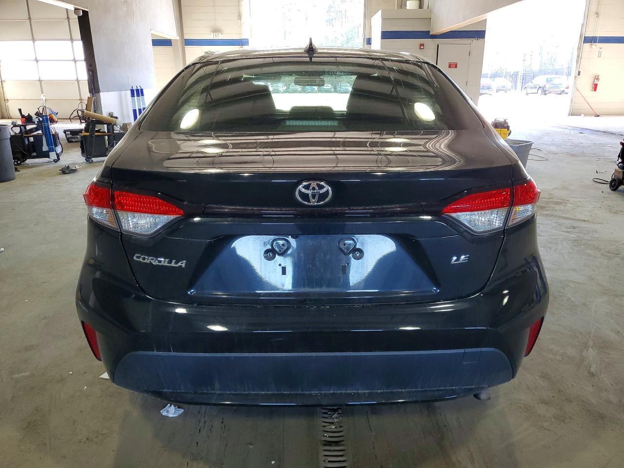 2022 Toyota Corolla Le - Image 6