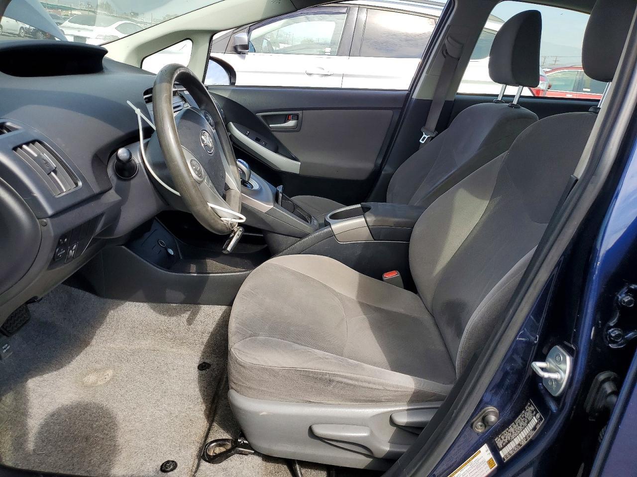 2015 Toyota Prius Two - Фото 7