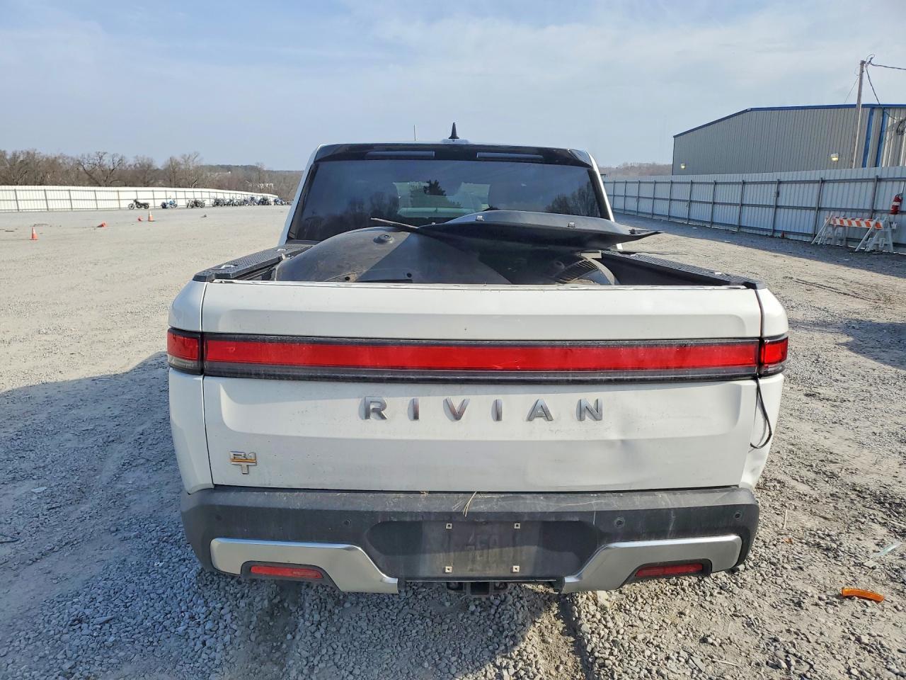 2022 Rivian R1T Adventure - Image 6