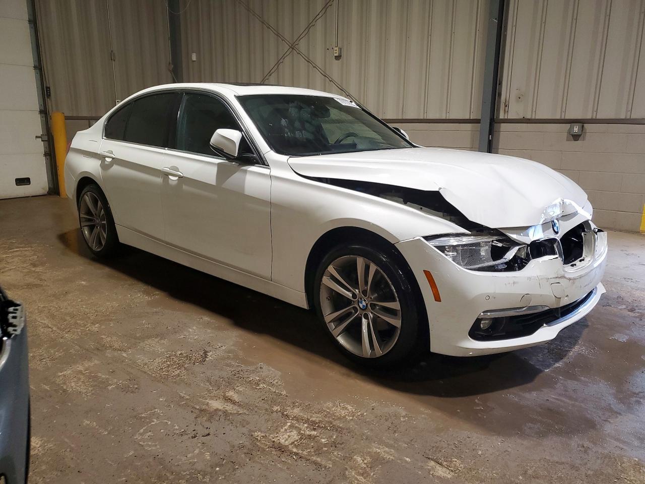 2017 BMW 330 Xi - Фото 4