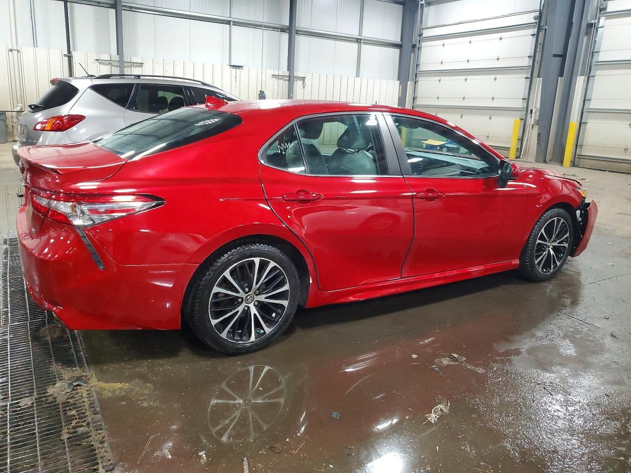 2019 Toyota Camry Se - Фото 3