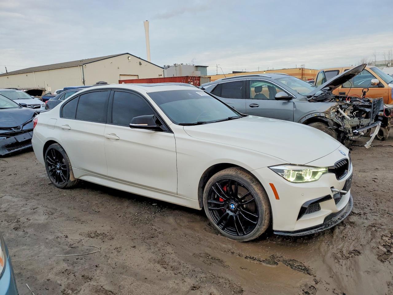 2018 BMW 330 Xi - Image 4