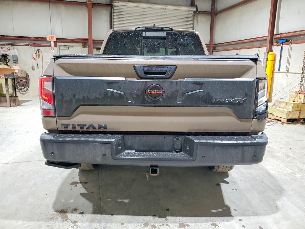 2022 Nissan Titan Pro-4X - Фото 6