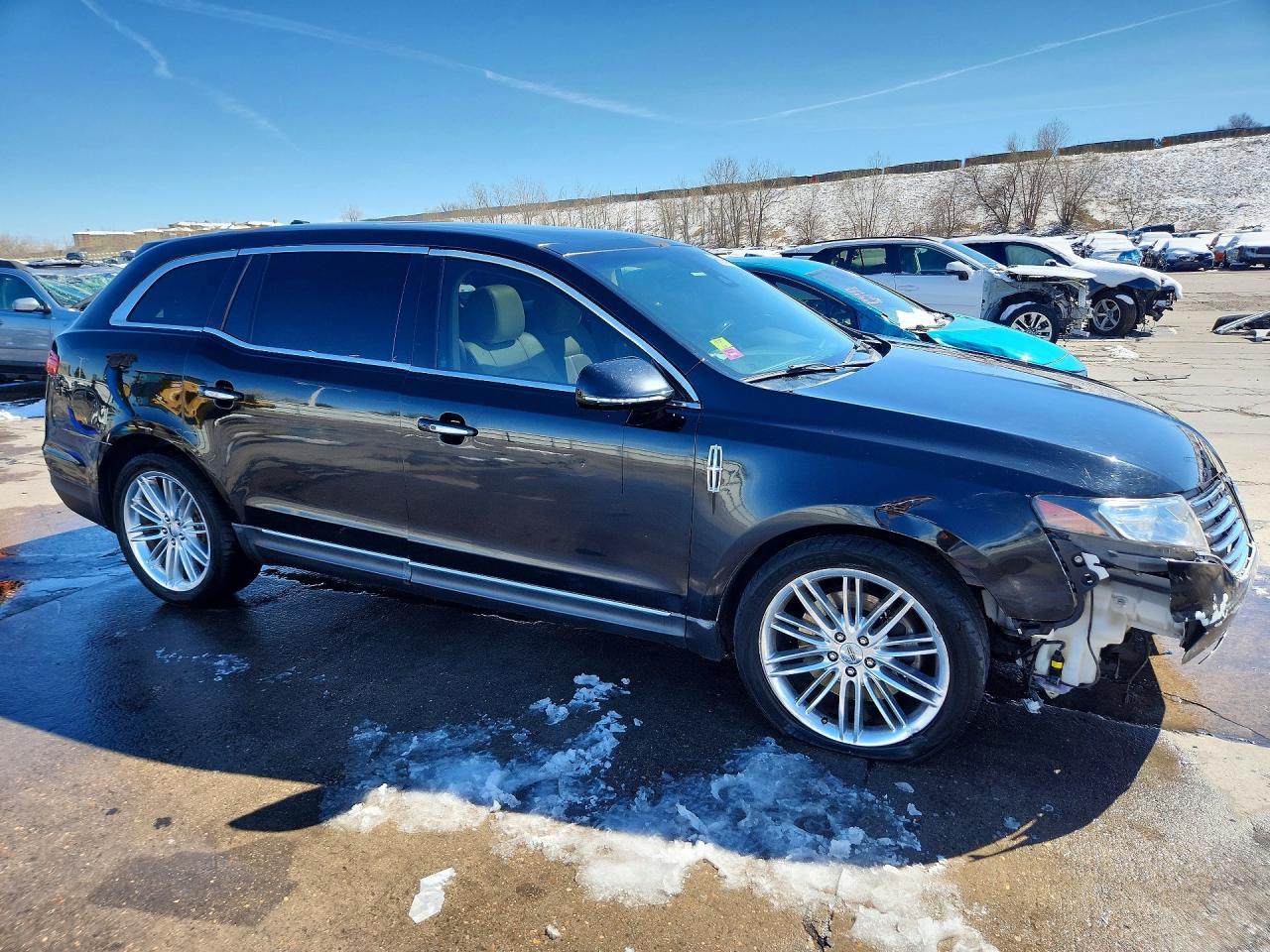 2019 Lincoln Mkt - Image 4