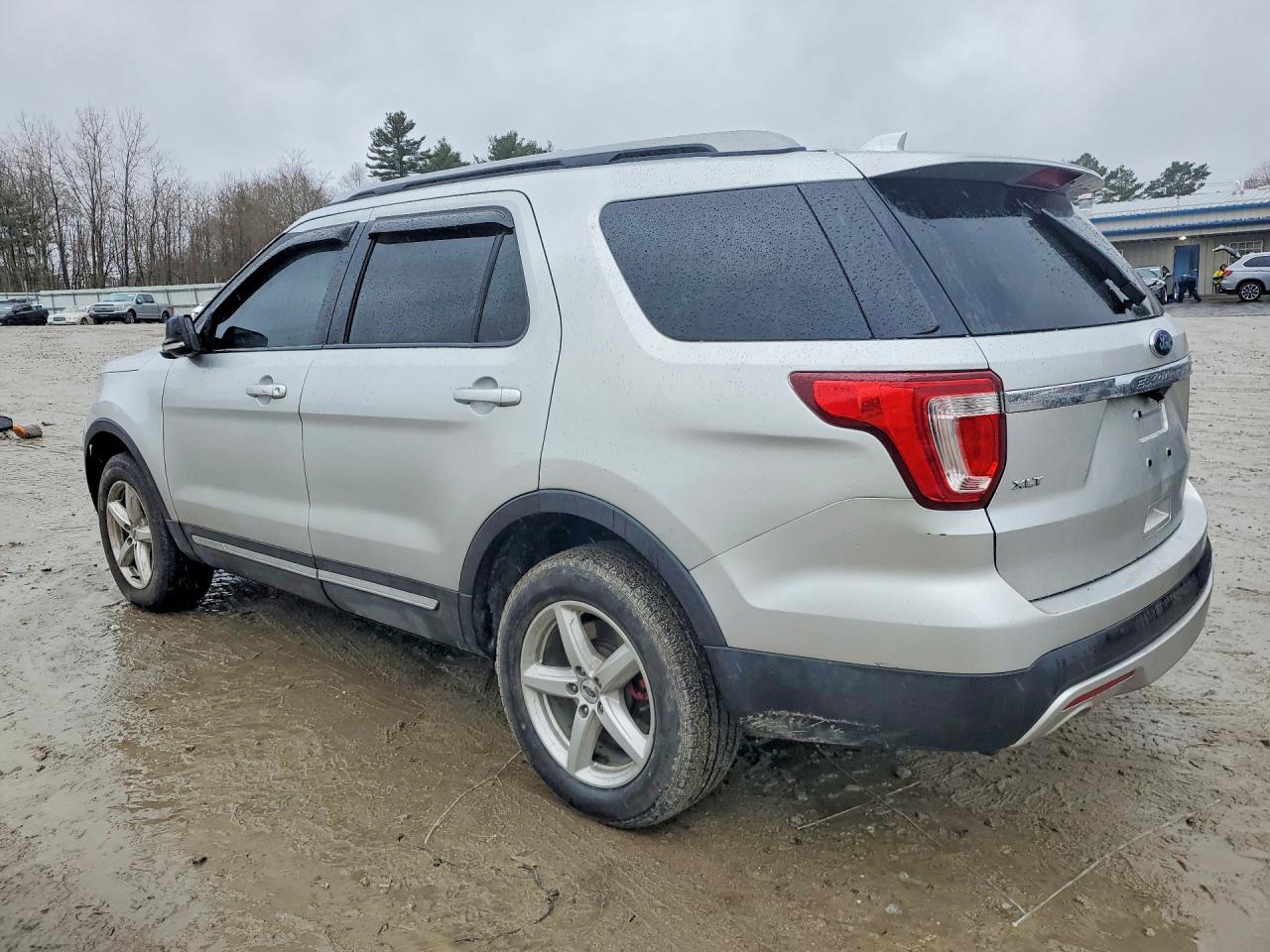 2017 Ford Explorer Xlt - Фото 2