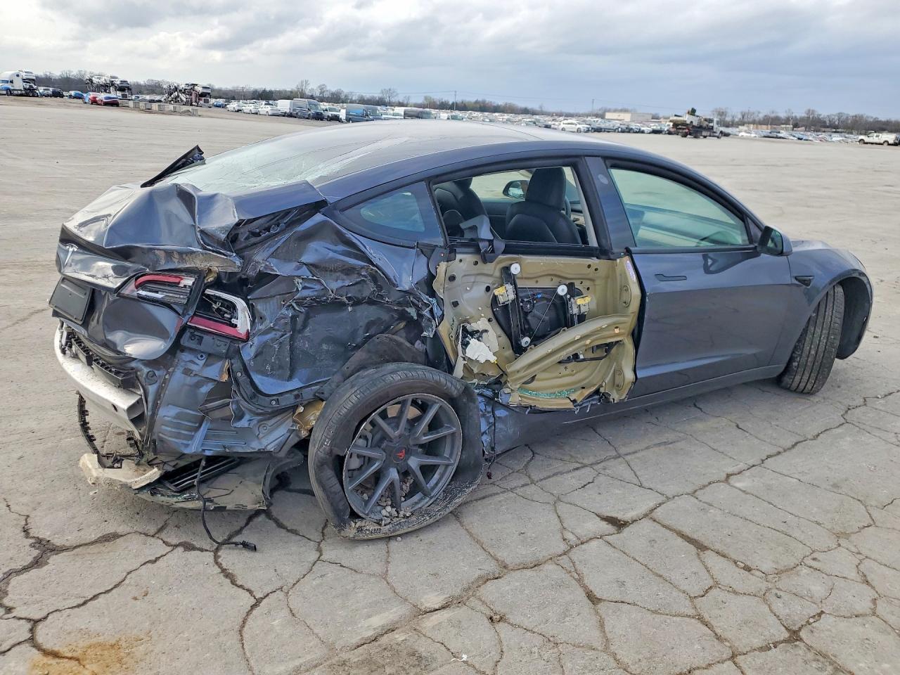2021 Tesla Model 3 - Фото 3