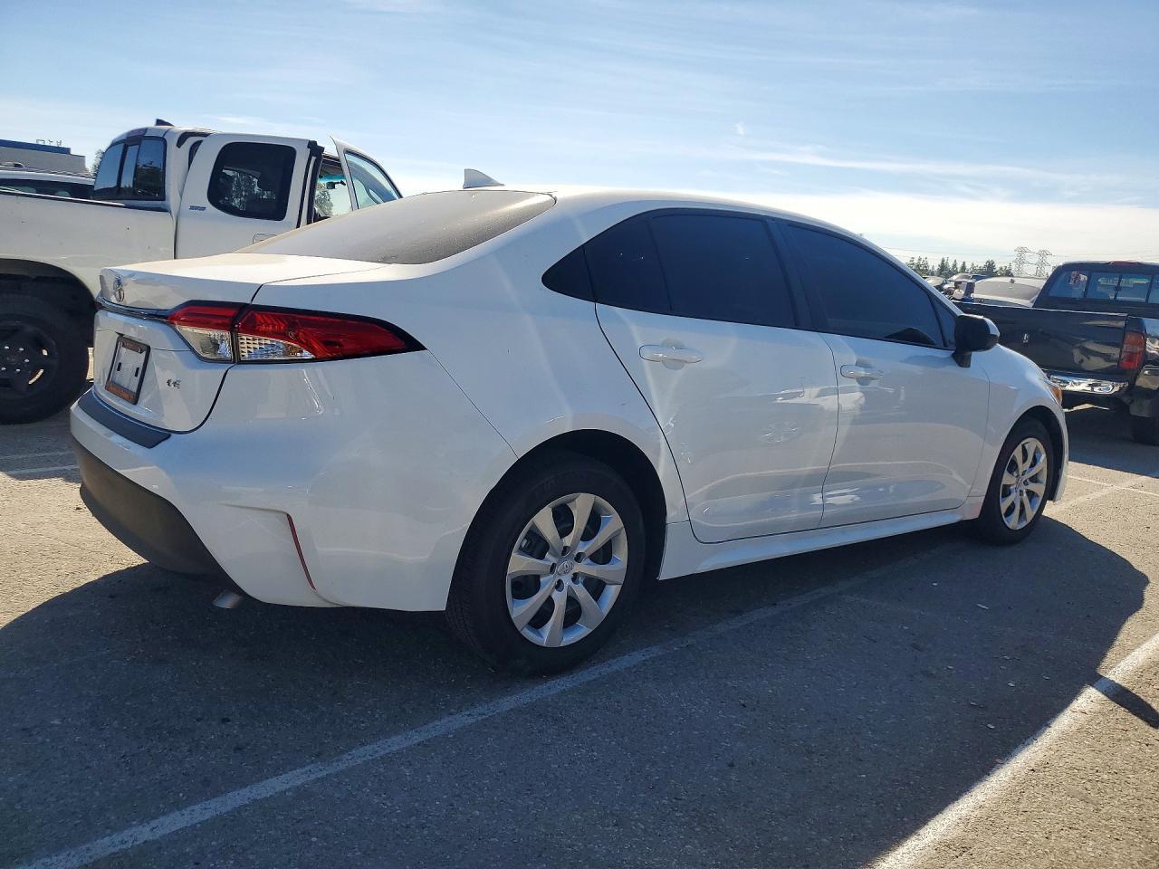 2025 Toyota Corolla Le - Фото 3