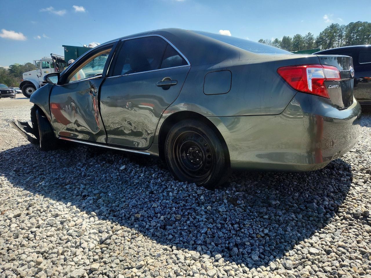 2012 Toyota Camry Le - Фото 2