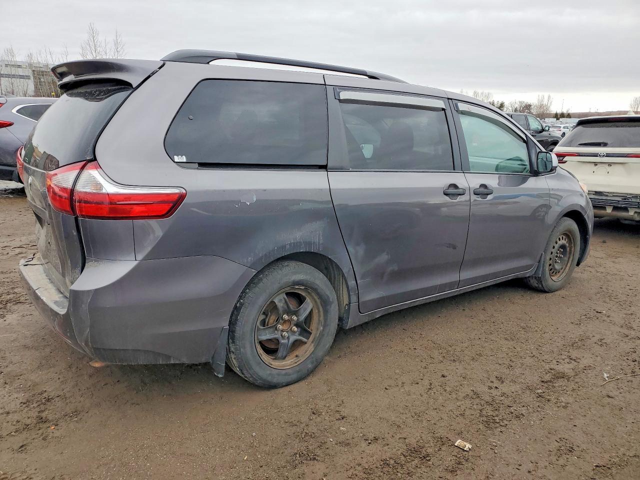 2015 Toyota Sienna L 7-Passenger - Фото 3