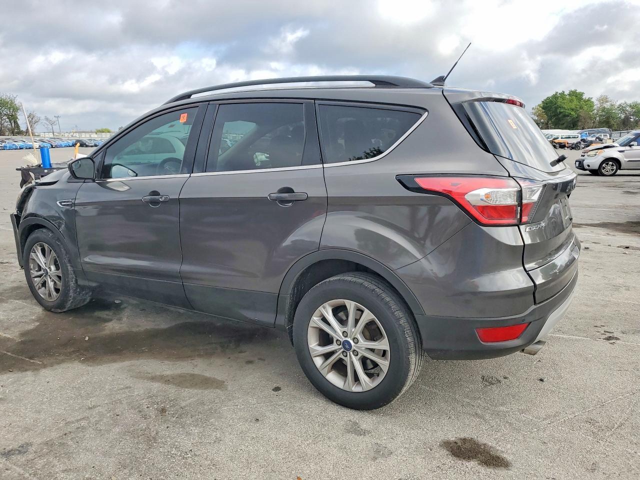 2018 Ford Escape Sel - Image 2