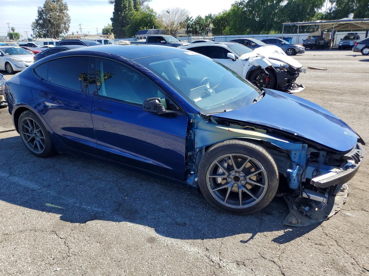 2023 Tesla Model 3 - Фото 4