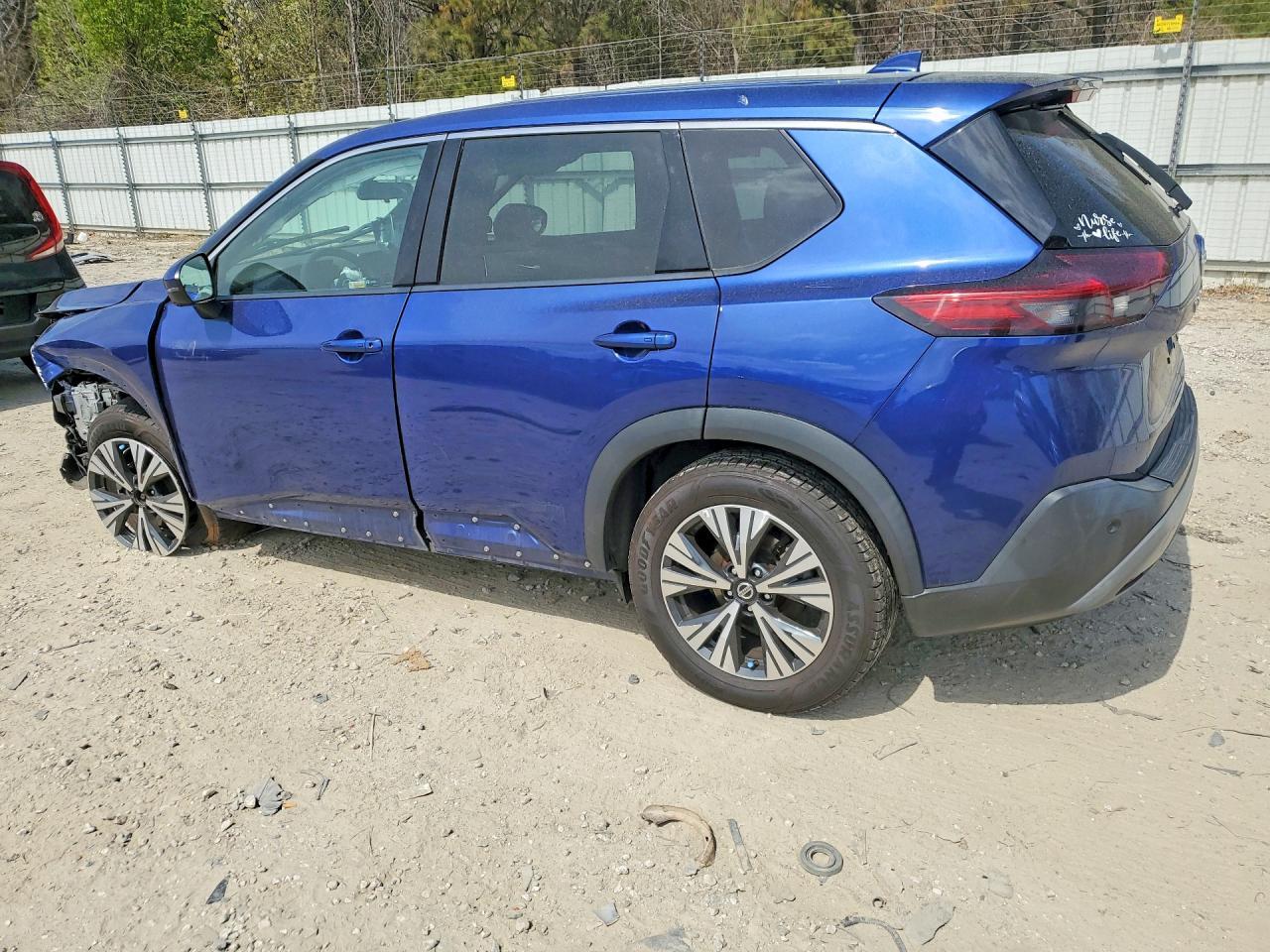 2021 Nissan Rogue Sv - Image 2