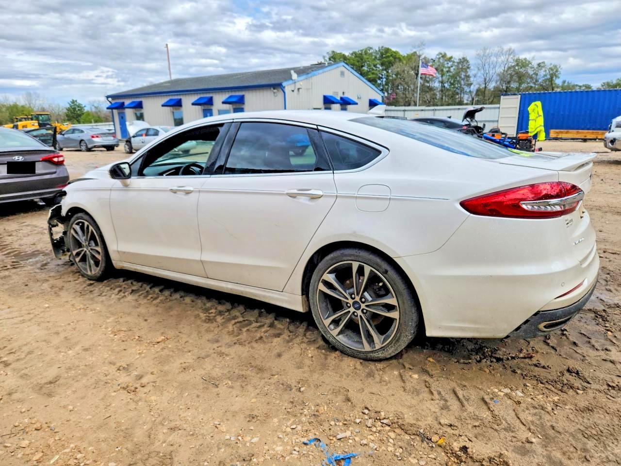 2019 Ford Fusion Titanium - Фото 2