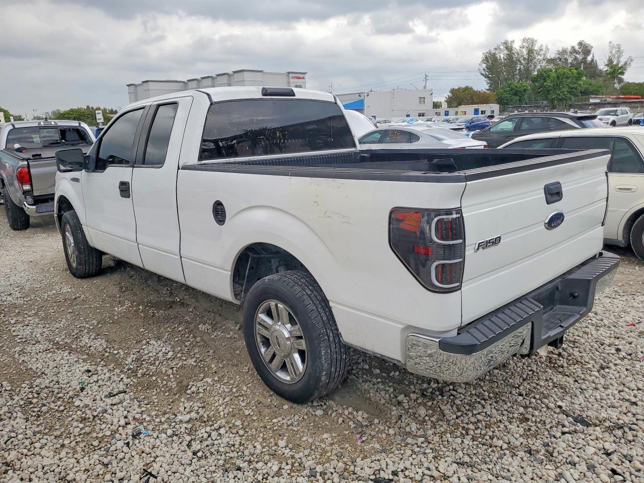 2010 Ford F150 Super Cab - Фото 2