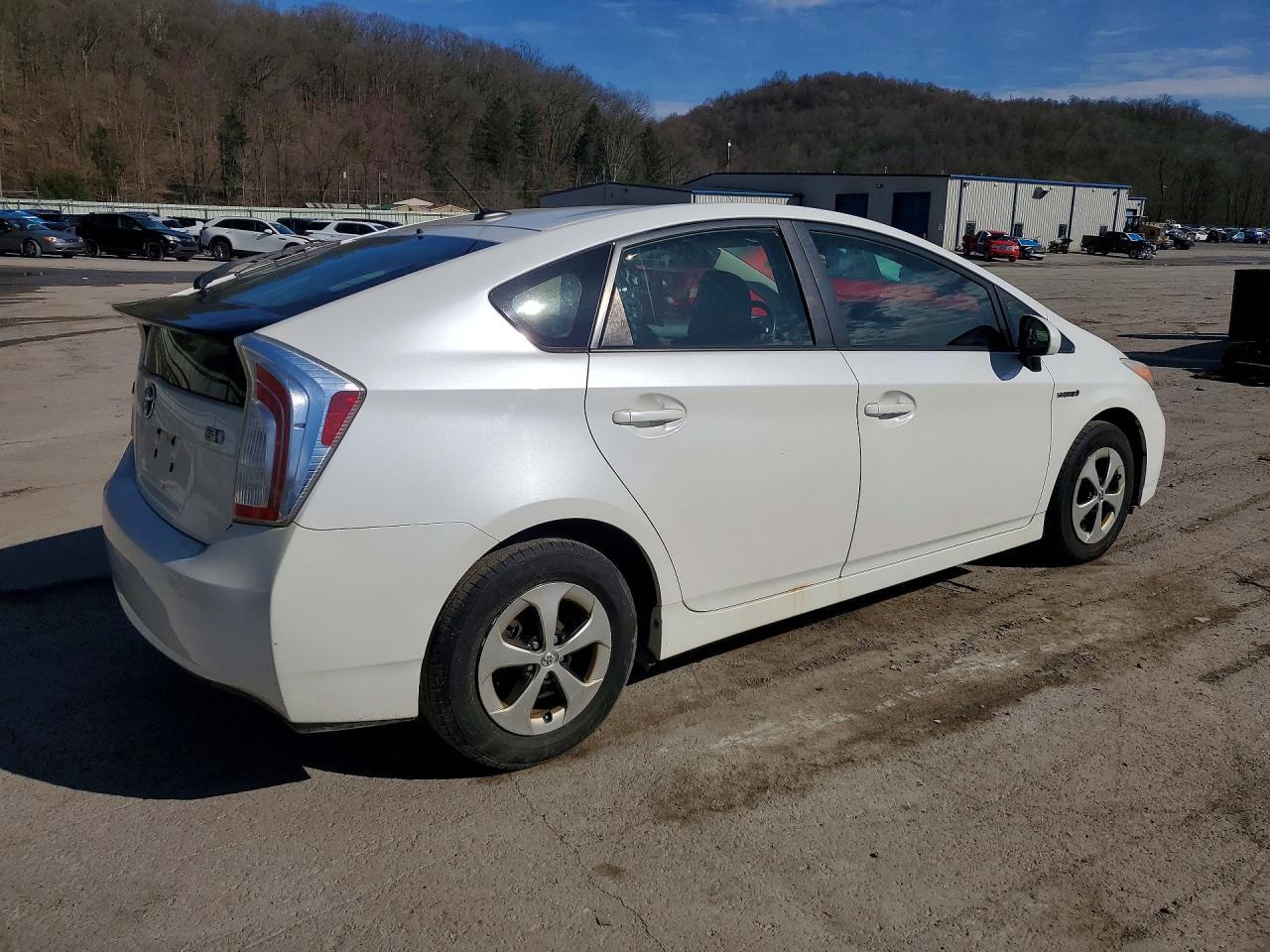 2013 Toyota Prius Three - Фото 3