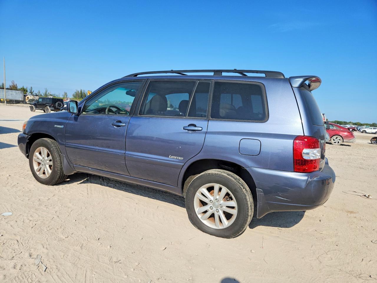 2006 Toyota Highlander Hybrid Limited - Image 2