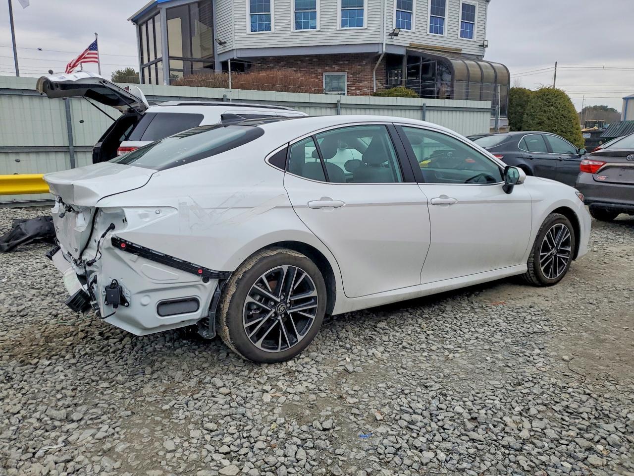 2025 Toyota Camry Xle - Фото 3
