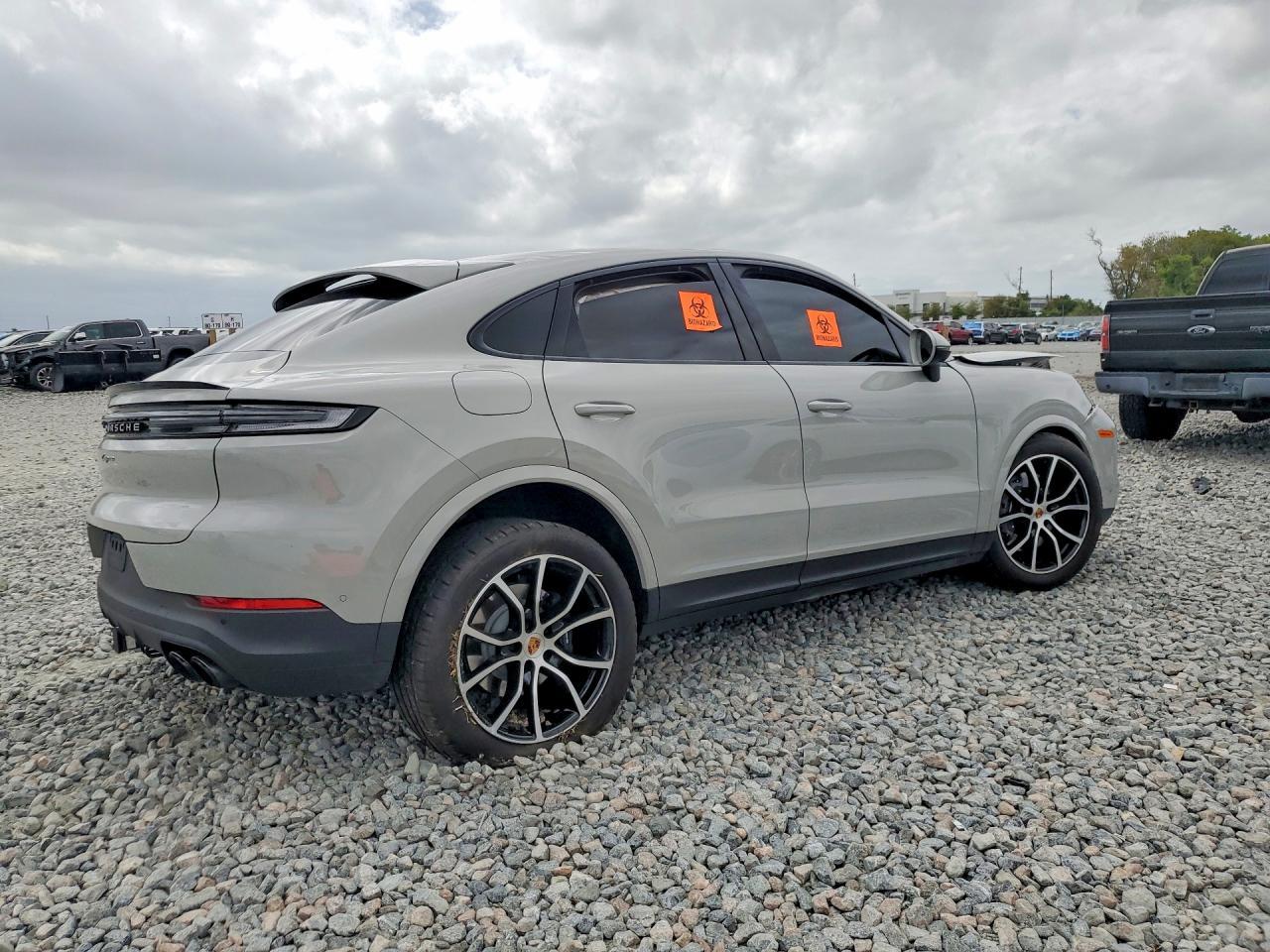 2025 Porsche Cayenne Coupe - Image 3