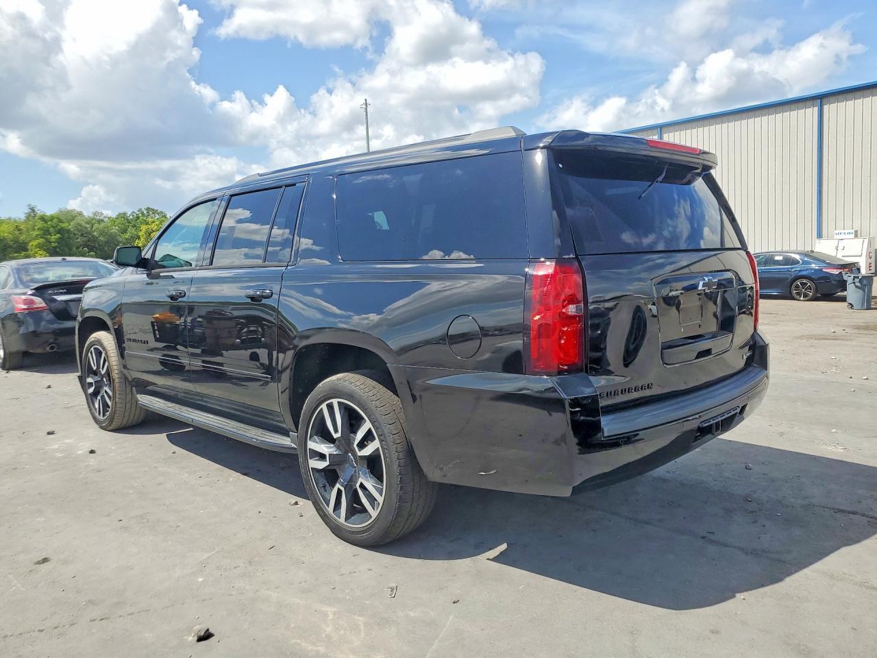 2018 Chevrolet Suburban C1500 Premier - Image 2