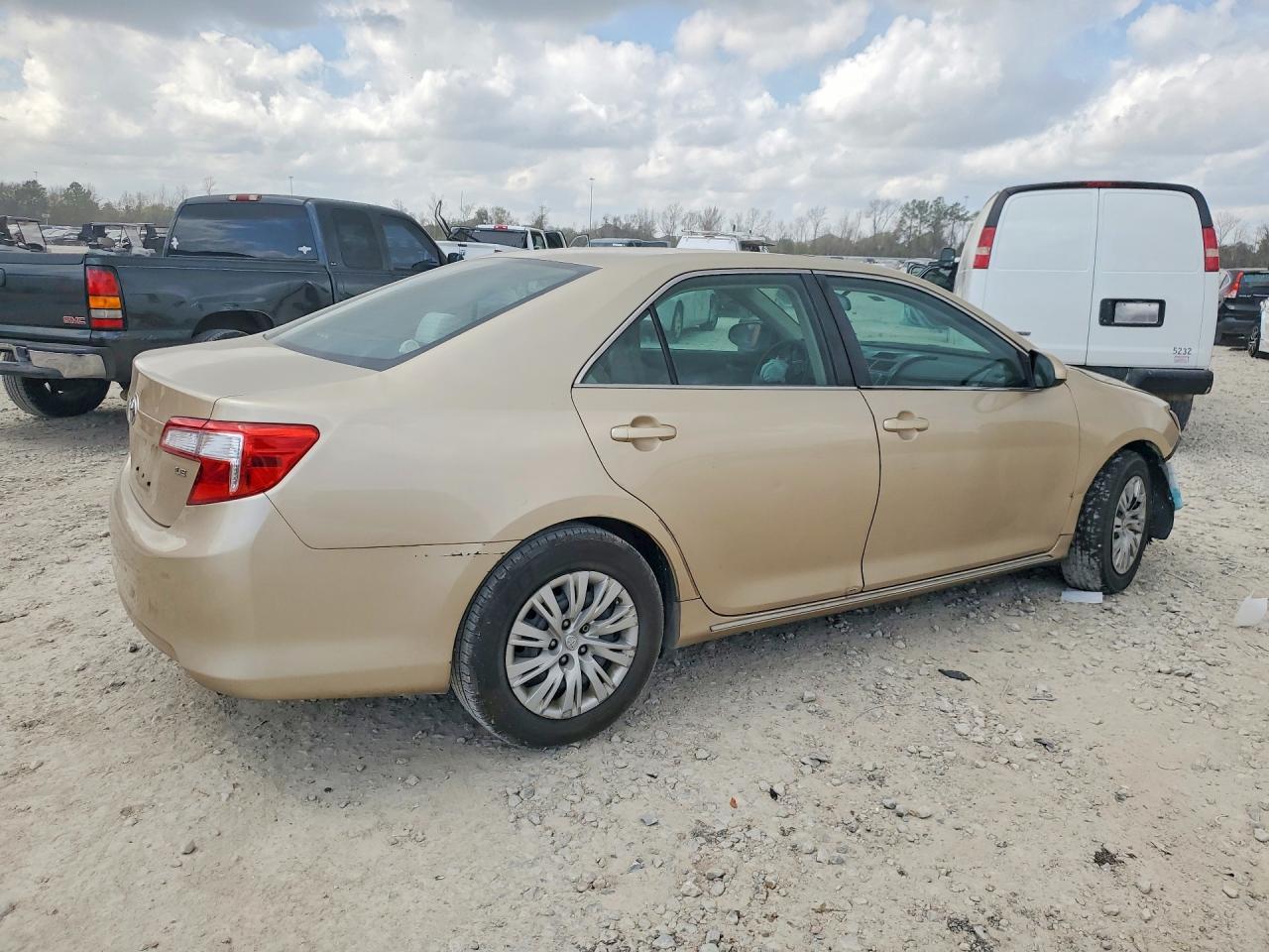 2012 Toyota Camry Le - Фото 3