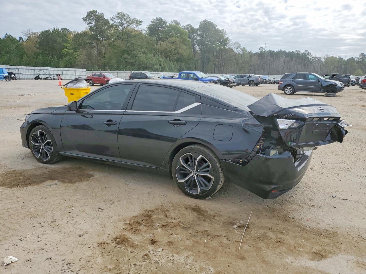 2024 Nissan Altima 2.5 Sr - Image 2