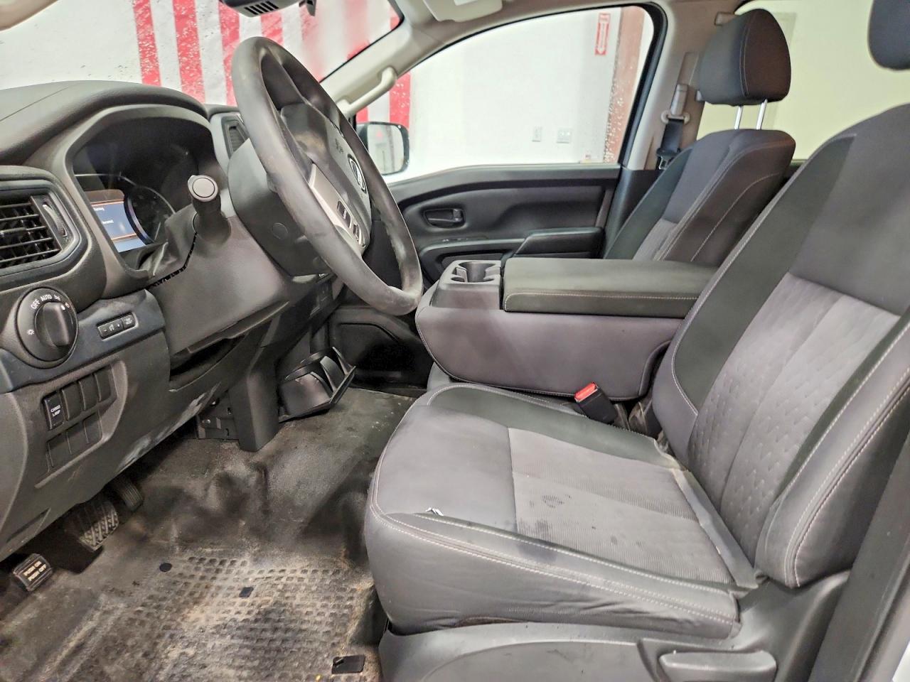 2022 Nissan Titan S - Фото 7