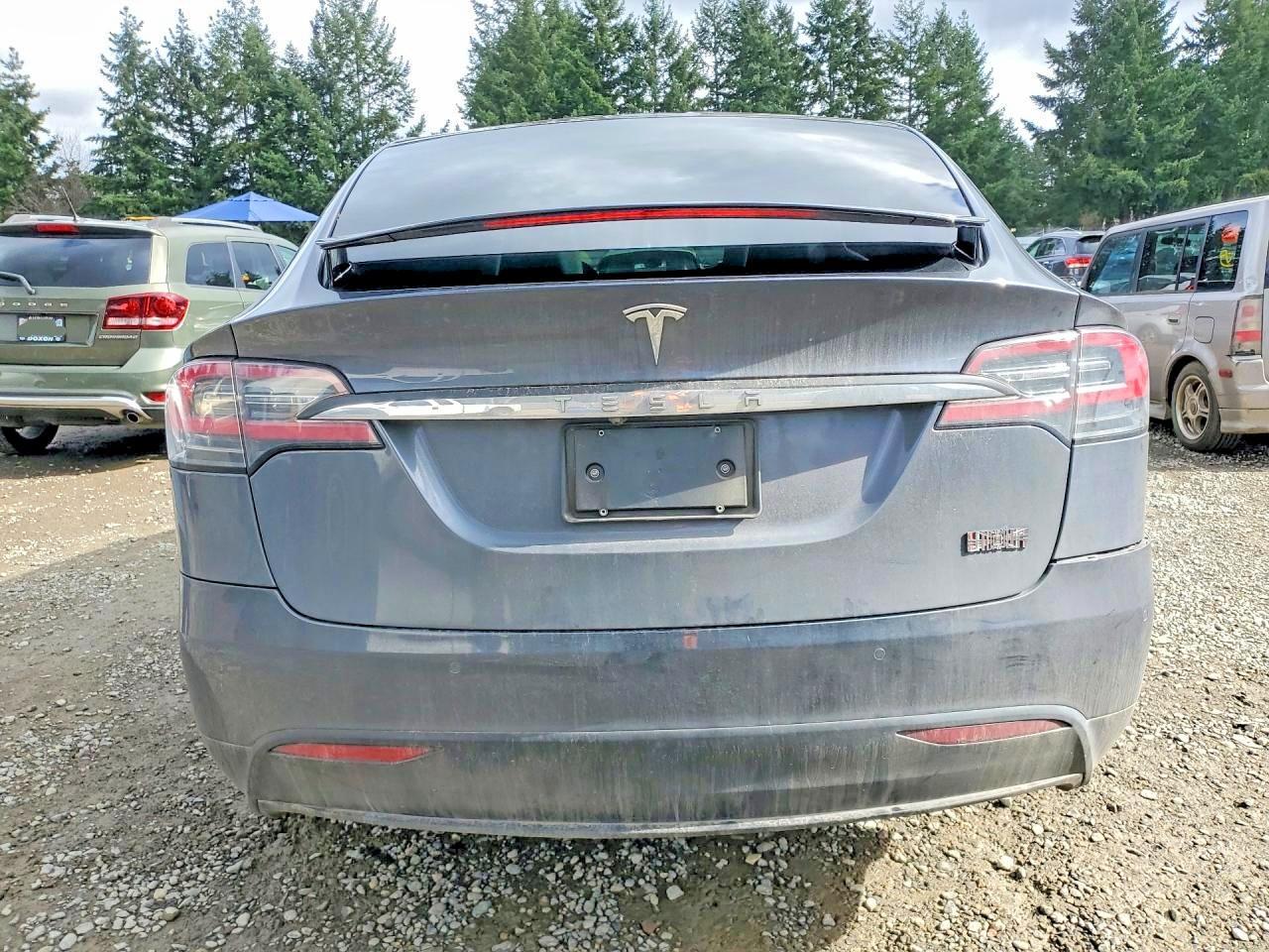 2020 Tesla Model X - Фото 6