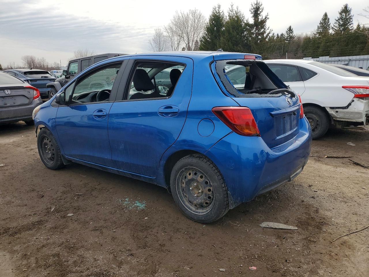 2015 Toyota Yaris 5-Door L - Фото 2