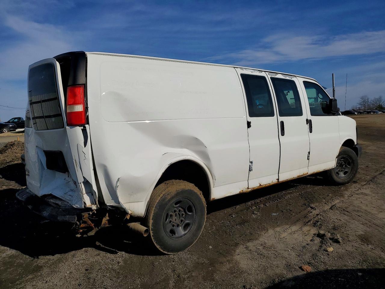 2011 GMC Savana G3500 - Фото 3
