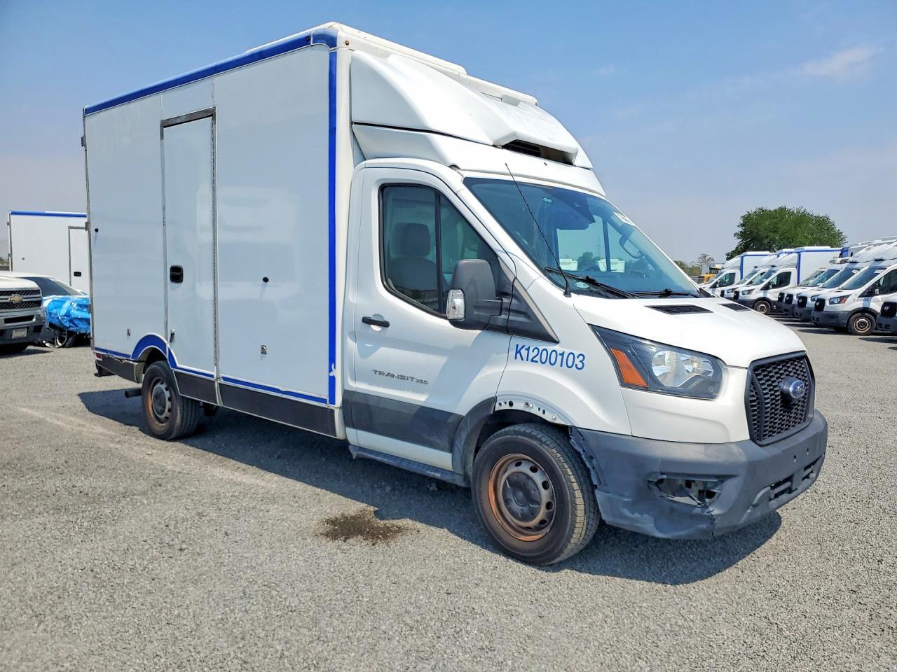 2020 Ford Transit Delivery Truck - Фото 4
