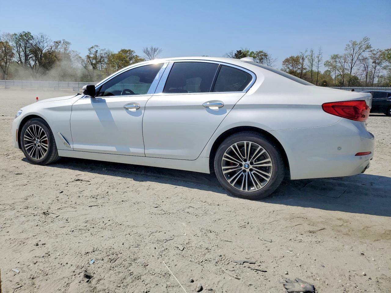 2019 BMW 530 I - Фото 2