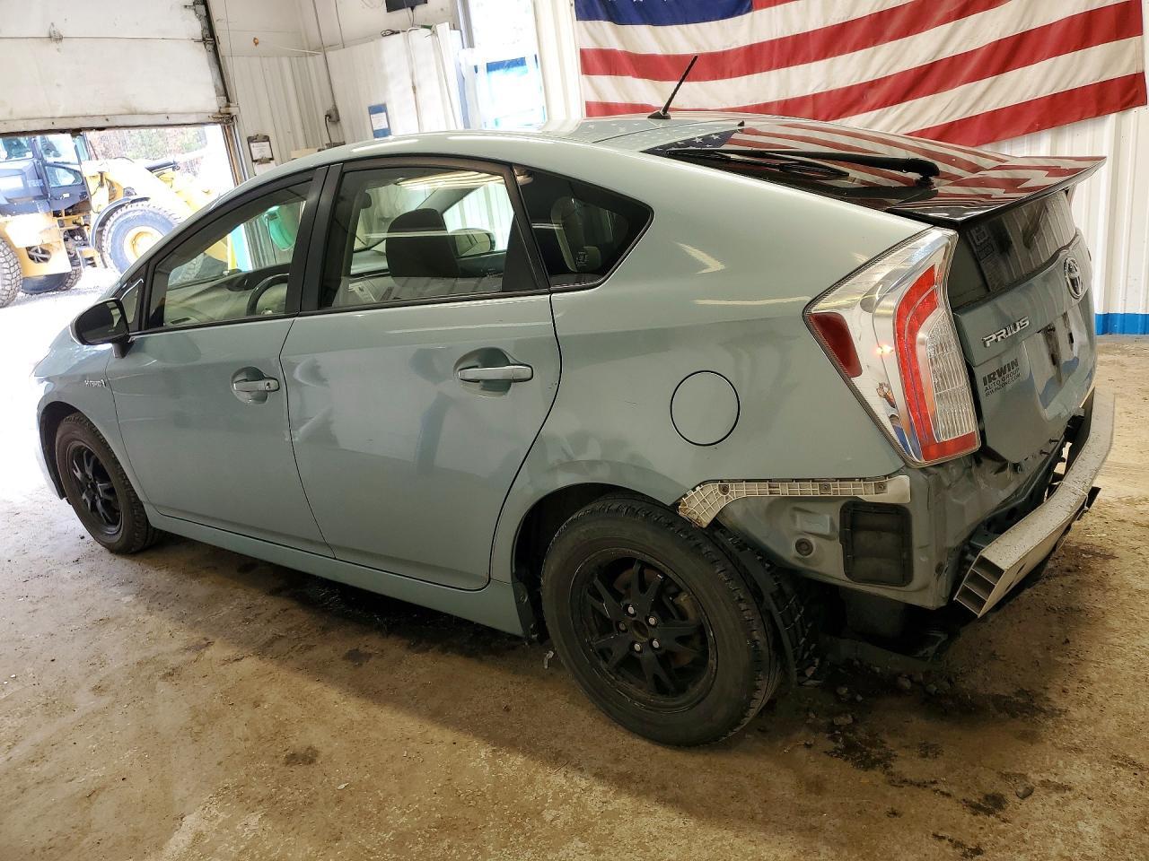 2015 Toyota Prius Two - Фото 2