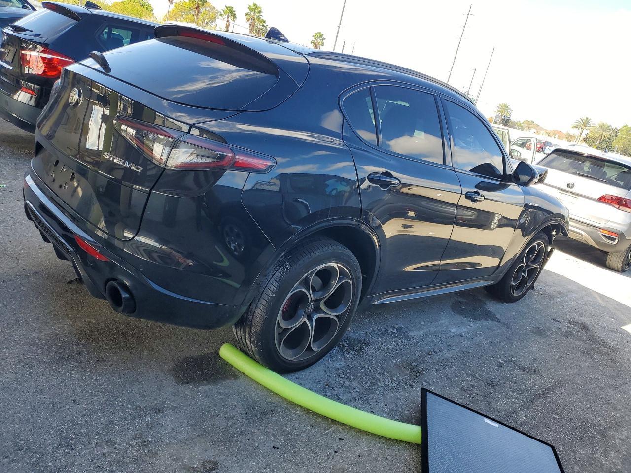 2024 Alfa Romeo Stelvio Ti - Фото 3