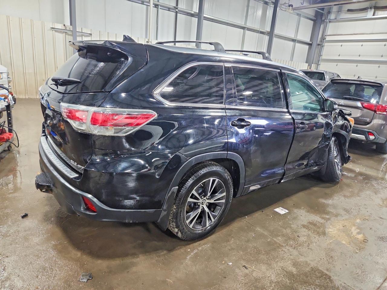 2016 Toyota Highlander Xle - Фото 3