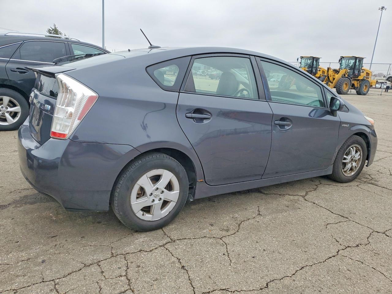 2010 Toyota Prius Iv - Image 3